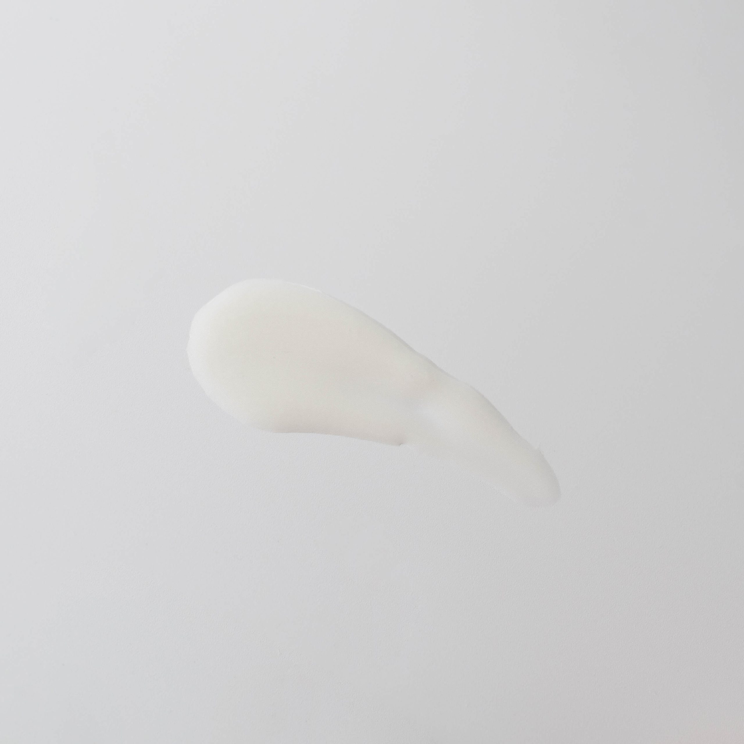 Осветляющая сыворотка-вуаль с витамином С LIPO-ILLUMINAS WHITE ALLURE LIPOSERUM (пробник), 5 мл - фото №3