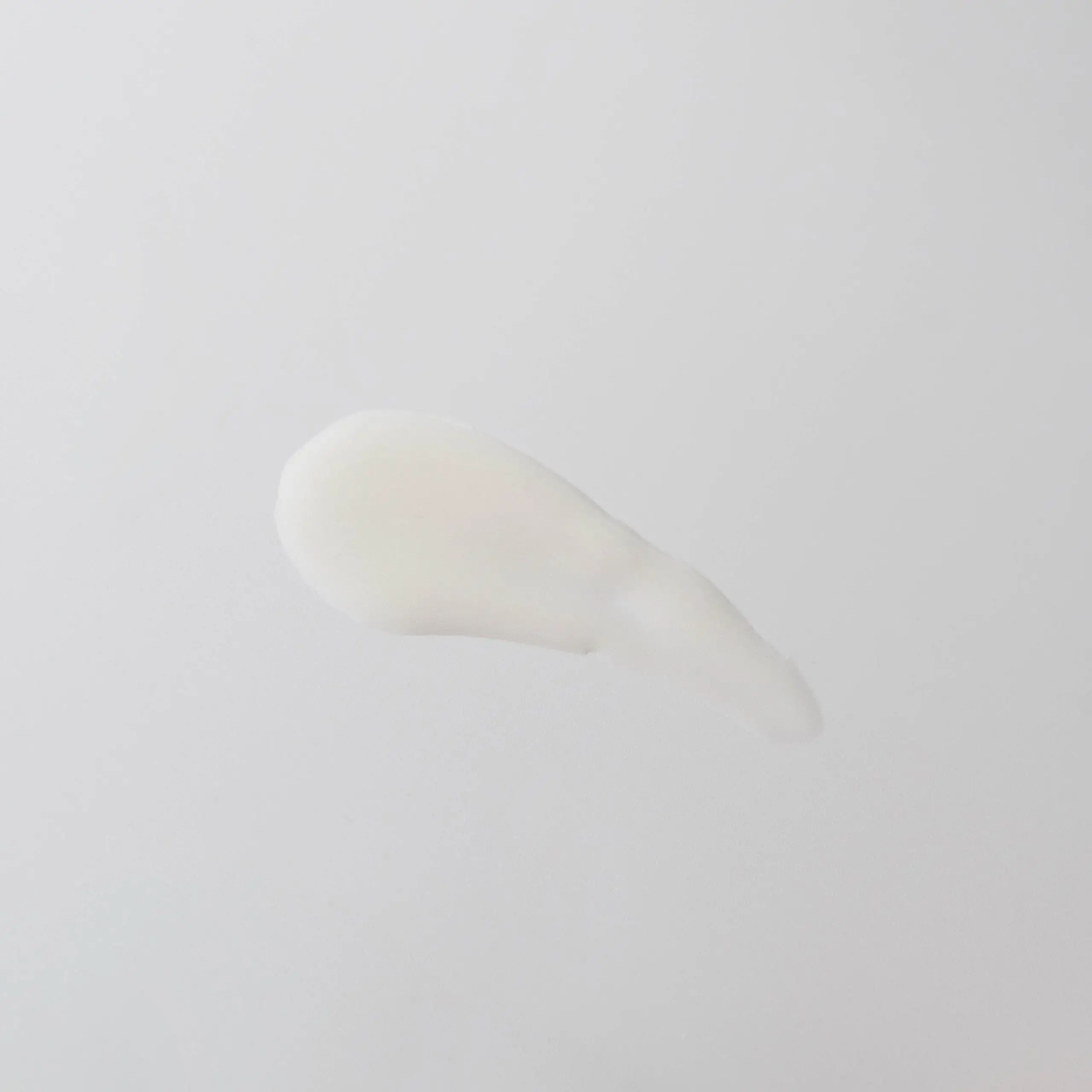 Освітлююча сироватка-вуаль з вітаміном С LIPO-ILLUMINAS WHITE ALLURE LIPOSERUM (пробник), 5 мл - фото №3