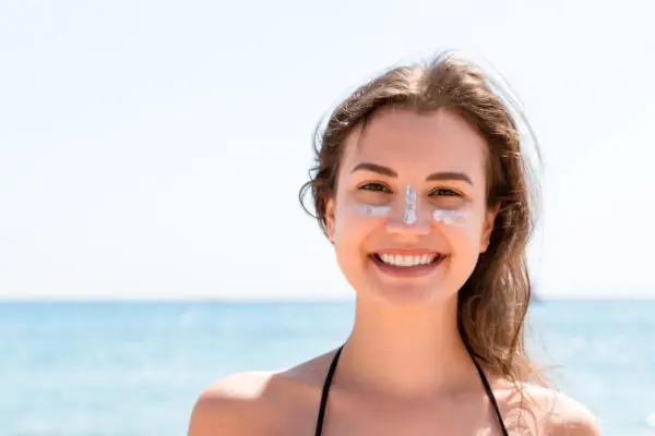 Як використовувати сонцезахисний крем під макіяж? - MyIDi