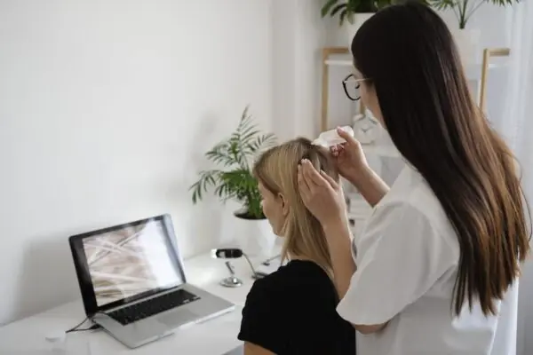 Як користуватися пілінгом для голови? - MyIDi