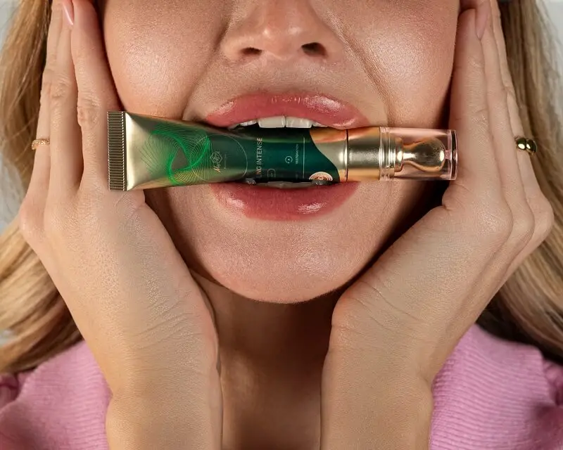 Интенсивный заживляющий бальзам для губ с 7 маслами и церамидами HEALING INTENSE lip balm, 15 мл - фото №7
