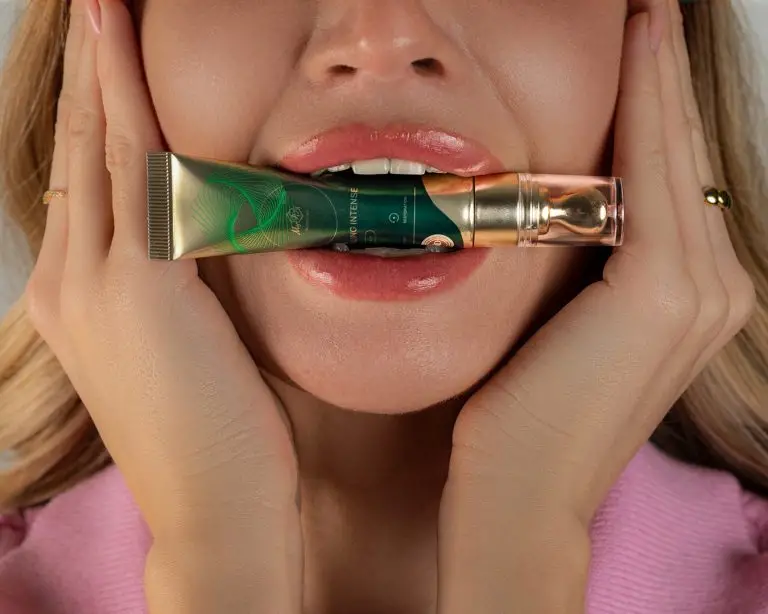 Подарунковий набір для губ та очей «Holly beauty» MyIDi SET Holly beauty: Firming Power eye serum + Healing Intense lip balm - фото №3