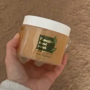 Photo from a customer review of Парафінова маска для рук Paraffin hand mask, 300 мл