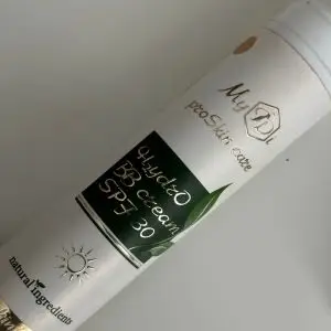 Photo from a customer review of Зволожуючий BB крем для обличчя з гіалуроновою кислотою світлий беж SPF 30 H2ydrO BB cream SPF 30, 50 мл