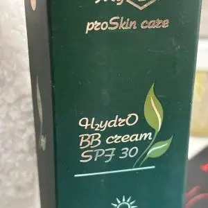 Photo from a customer review of Зволожуючий крем BB для обличчя темний беж SPF 30 H2ydrO BB cream SPF 30, 50 мл